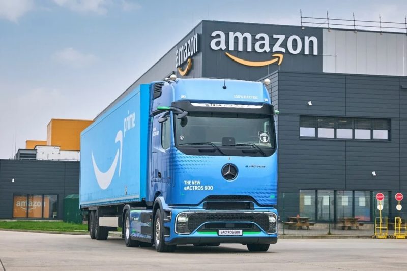 Amazon investiert in elektrische Schwerlastfahrzeuge von Mercedes-Benz Trucks